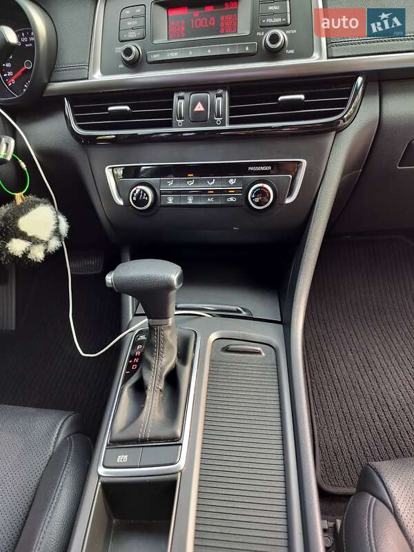 Седан Kia K5 2016 в Одессе