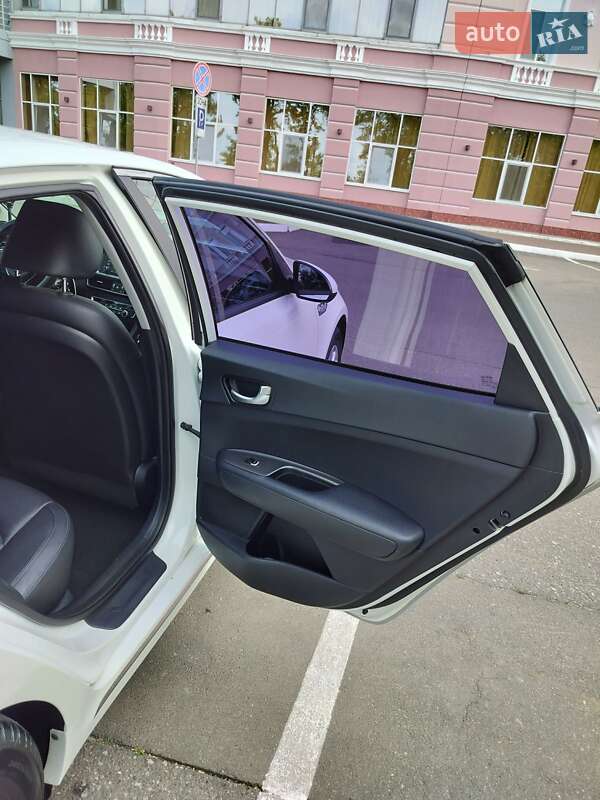 Седан Kia K5 2016 в Одессе