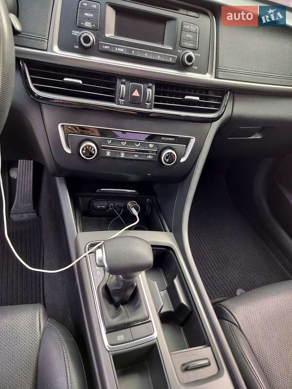 Седан Kia K5 2016 в Одессе