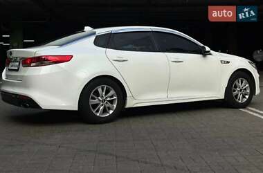 Седан Kia K5 2016 в 