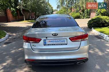 Седан Kia K5 2017 в 