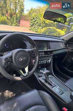 Седан Kia K5 2017 в 