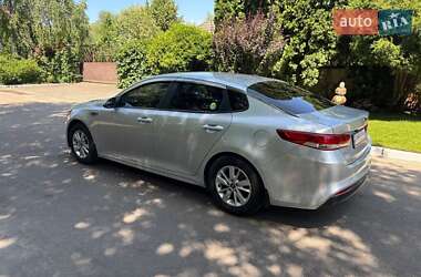 Седан Kia K5 2017 в 