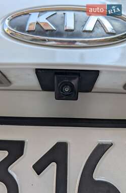 Седан Kia K5 2011 в 