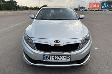 Седан Kia K5 2012 в Одессе