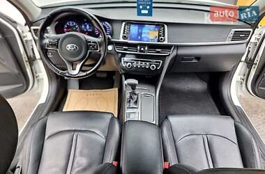 Седан Kia K5 2017 в Одессе
