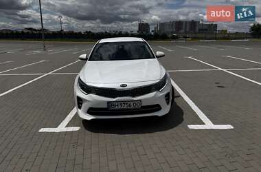 Седан Kia K5 2015 в 