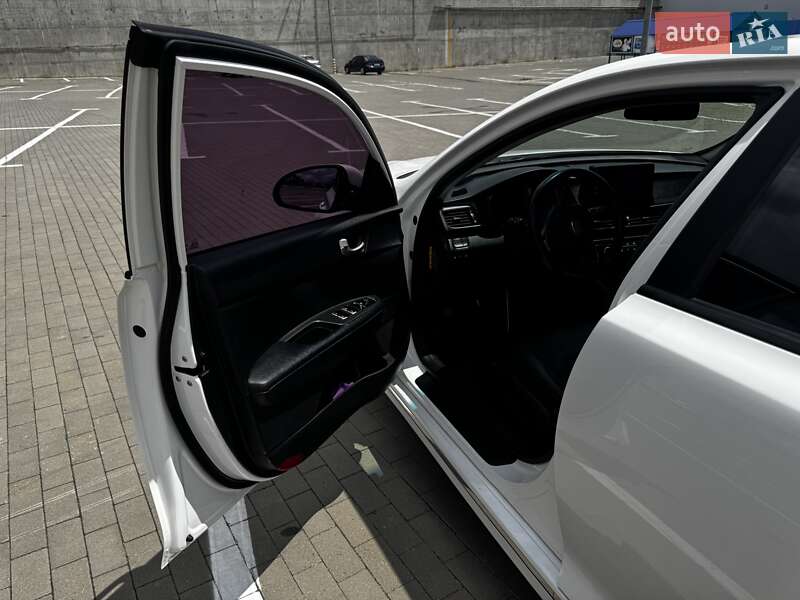 Седан Kia K5 2015 в Одесі