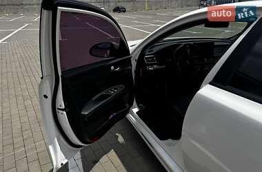 Седан Kia K5 2015 в 