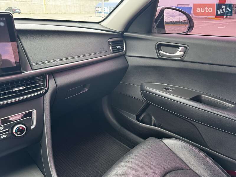 Седан Kia K5 2015 в Одесі