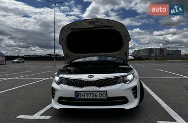 Седан Kia K5 2015 в 