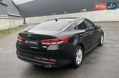 Седан Kia K5 2016 в 
