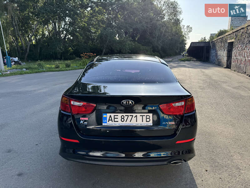 Седан Kia K5 2014 в Днепре