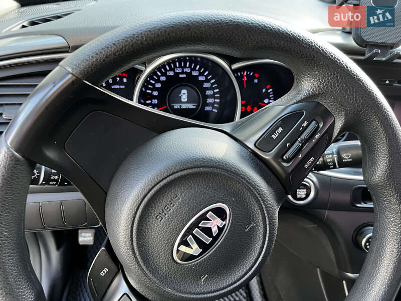 Седан Kia K5 2014 в Днепре