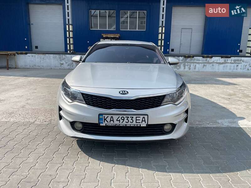 Седан Kia K5 2016 в Киеве