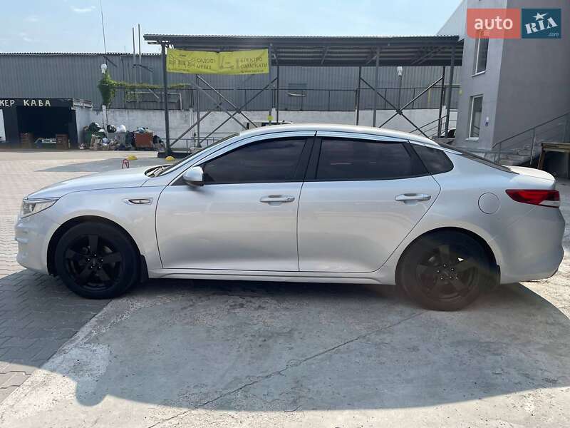 Седан Kia K5 2016 в Киеве