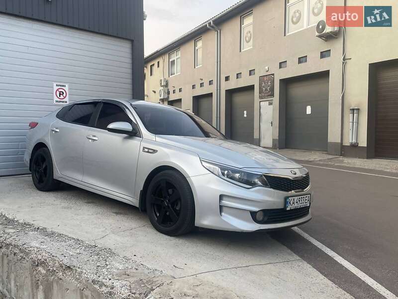 Седан Kia K5 2016 в Киеве