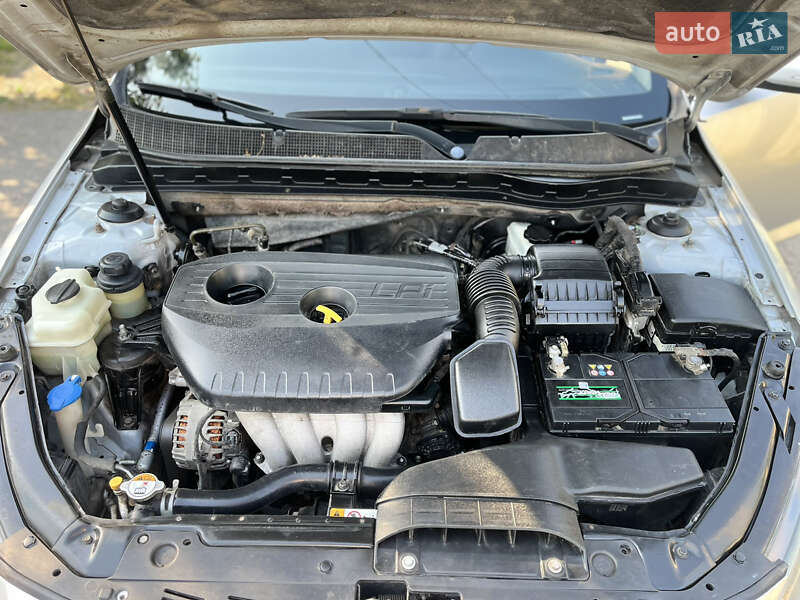 Седан Kia K5 2012 в Харькове