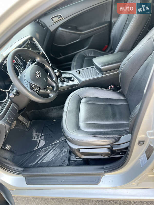Седан Kia K5 2012 в Харькове