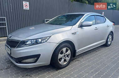 Седан Kia K5 2012 в Винниках