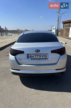 Седан Kia K5 2012 в 