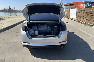 Седан Kia K5 2012 в 