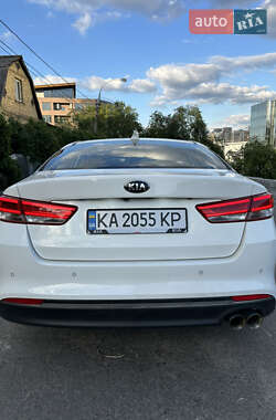 Седан Kia K5 2015 в 