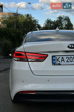 Седан Kia K5 2015 в 