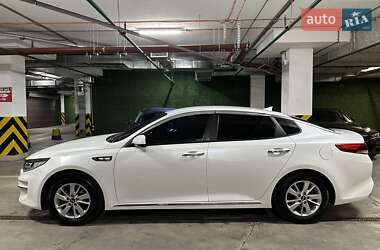 Седан Kia K5 2015 в 