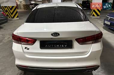 Седан Kia K5 2015 в 