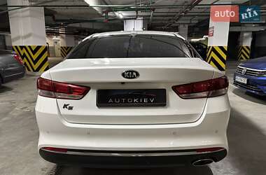 Седан Kia K5 2015 в 