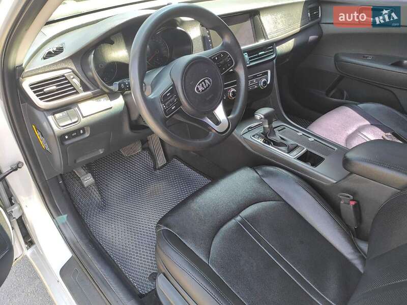 Седан Kia K5 2016 в Николаеве