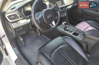 Седан Kia K5 2016 в 