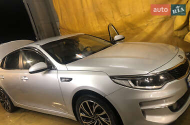 Седан Kia K5 2016 в 