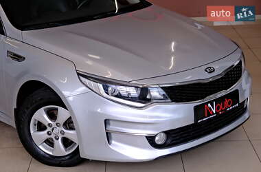 Седан Kia K5 2016 в 