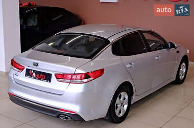 Седан Kia K5 2016 в 