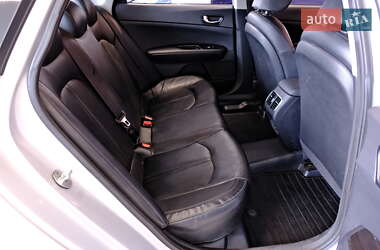 Седан Kia K5 2016 в 