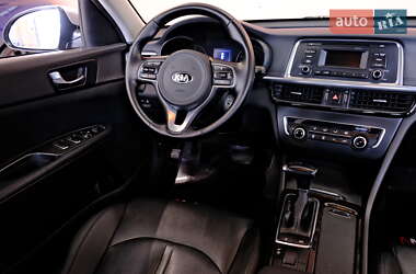 Седан Kia K5 2016 в 