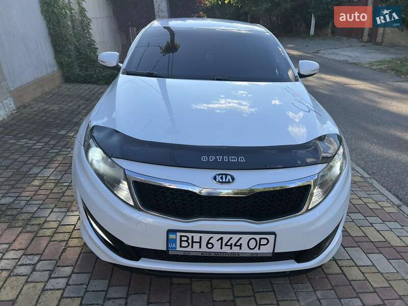 Седан Kia K5 2012 в Одессе