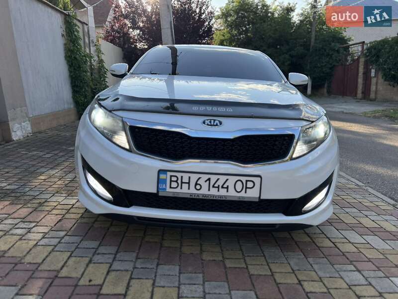 Седан Kia K5 2012 в Одессе