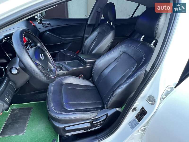 Седан Kia K5 2012 в Одессе