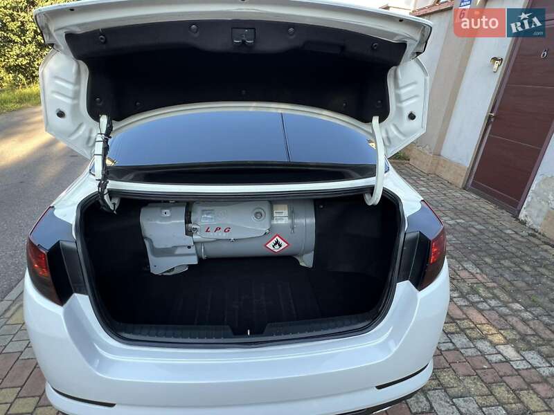 Седан Kia K5 2012 в Одессе