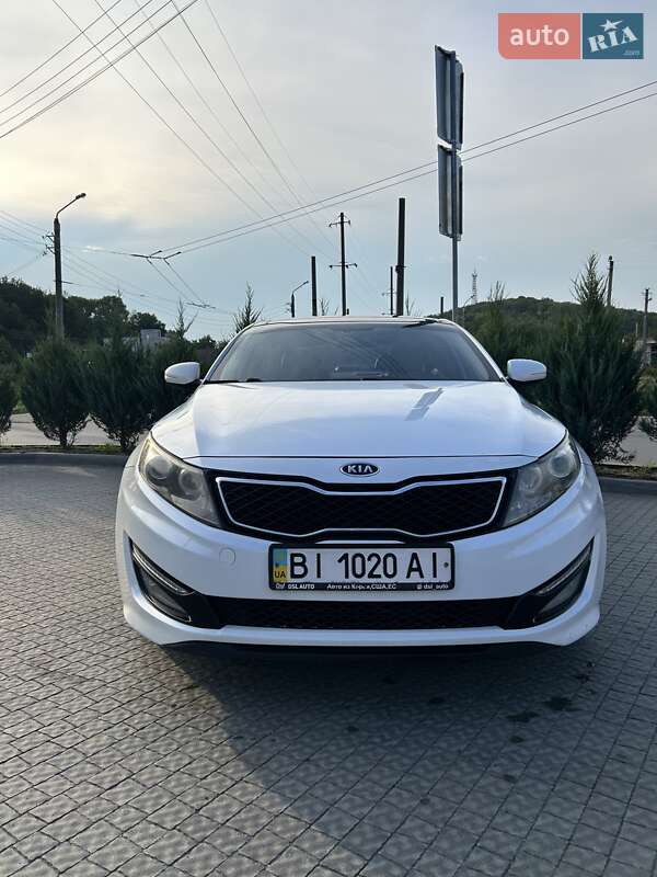 Седан Kia K5 2011 в Полтаві