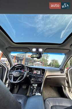 Седан Kia K5 2011 в 