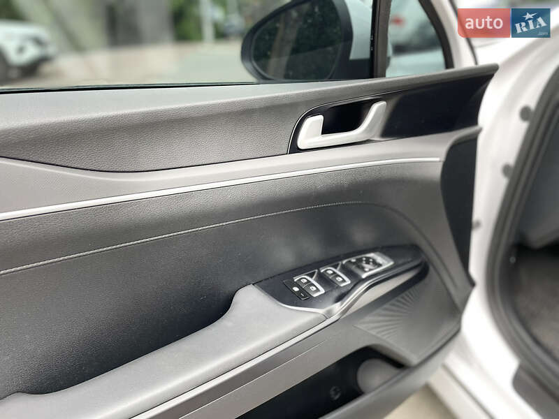 Седан Kia K5 2021 в Житомирі