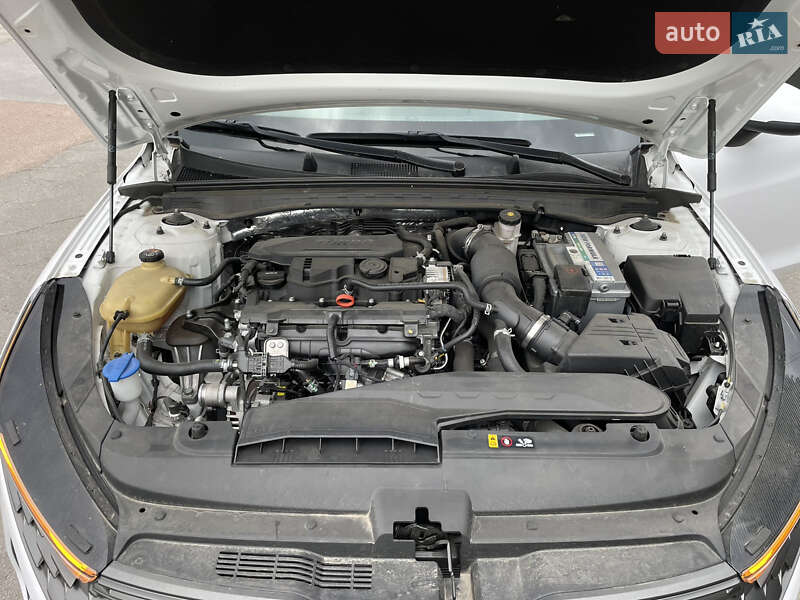 Седан Kia K5 2021 в Житомирі