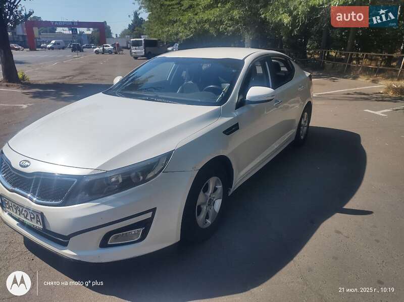 Седан Kia K5 2015 в 