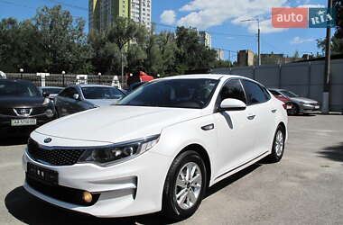 Седан Kia K5 2017 в Киеве