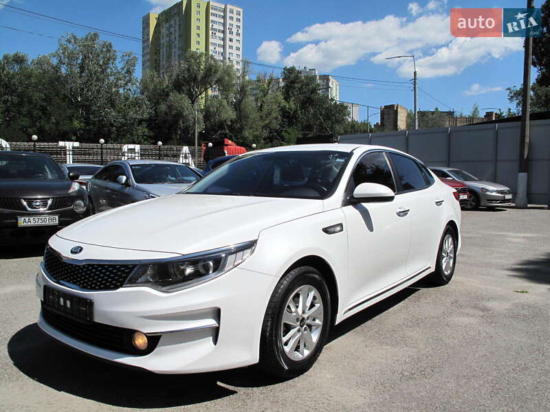 Седан Kia K5 2017 в 