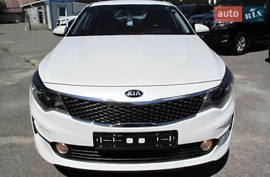 Седан Kia K5 2017 в 